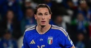 Pio Esposito: tra caso nazionale e realtà di campo, una narrazione ironica sull’Italia del pallone