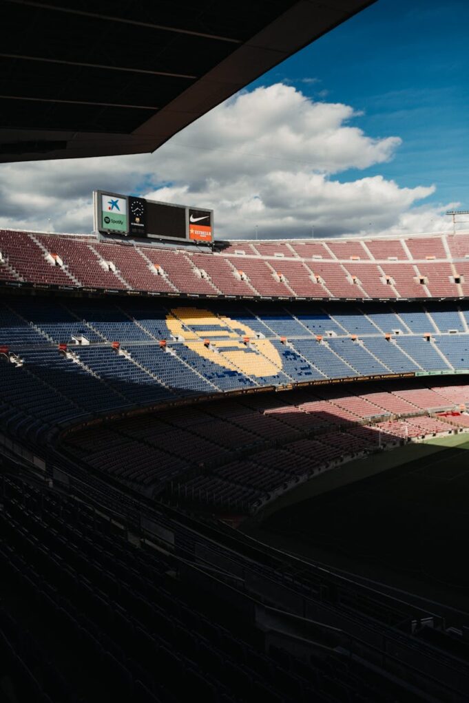 Bastoni e Barcellona: tra sogni estivi, priorità di mercato e una sfida di bilancio