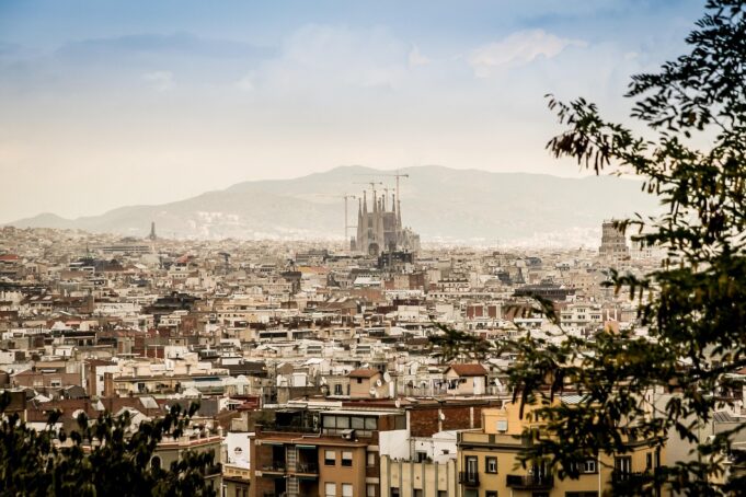 bastoni-barcellona-grammatica.jpg Bastoni verso Barcellona: una nuova grammatica difensiva e la voce di Desailly