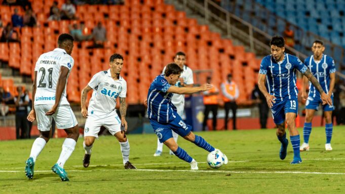 Bastoni tra Barcellona e Inter: una trattativa in stallo e le sue ripercussioni sul progetto nerazzurro