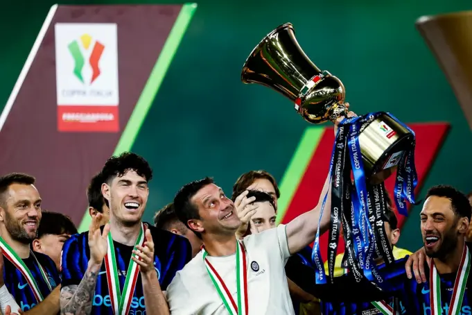 chivu_coppa_italia_trofeo_17_05_2026
