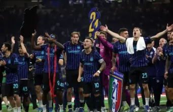 Lazio-Inter in Coppa Italia: ironia, tifosi e un trofeo in palmo di mano