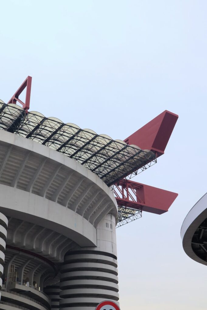 Pioggia di colori e cori: la finale Coppa Italia Lazio-Inter raccontata in versi sportivi