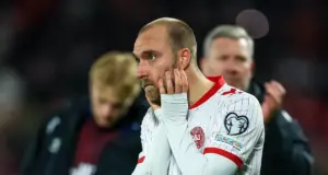 Il ritorno dell’incubo in campo: Eriksen, l’eco europarlamentare della paura e la lingua cauta del calcio moderno