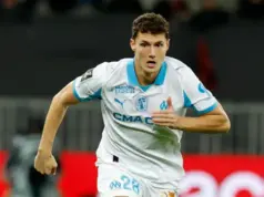 Pavard tra spogliatoi e piani estivi: ironia calcistica e una soap opera in 90 minuti
